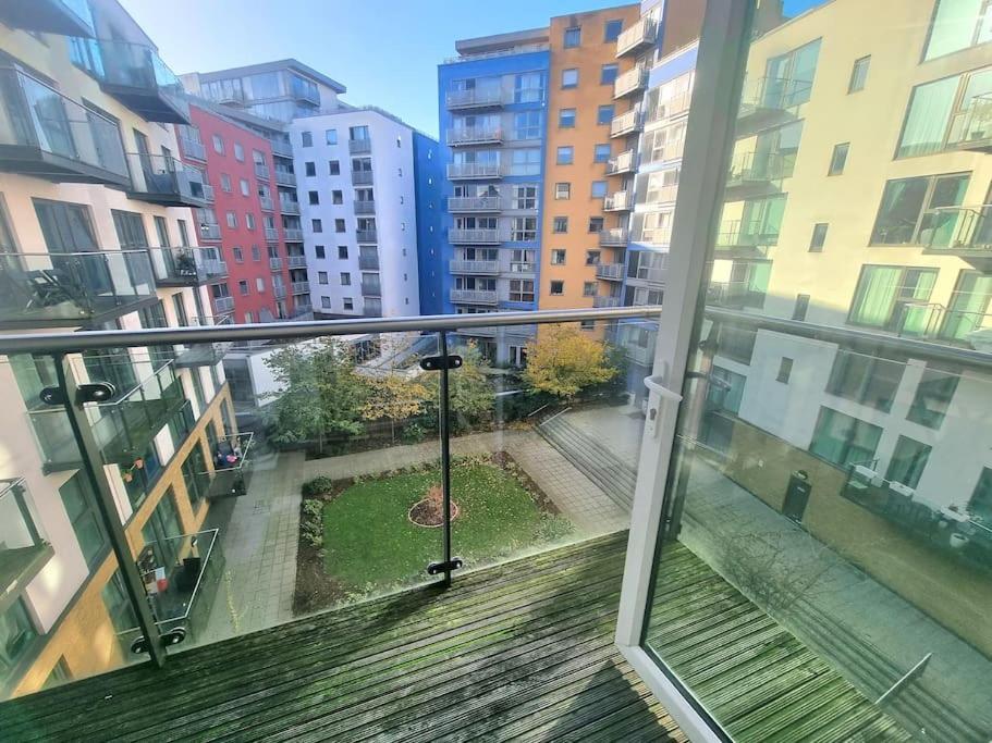 Appartamento 2bed 2bath -pool, Balcony, Gym Lift Londra