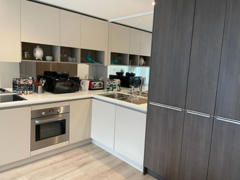 2bed 2bath -pool, Balcony, Gym Lift Londra