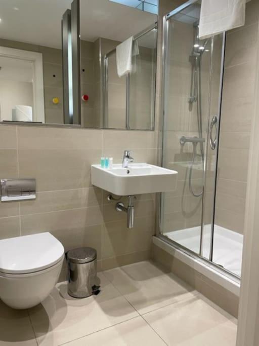 2bed 2bath -pool, Balcony, Gym Lift * Londra