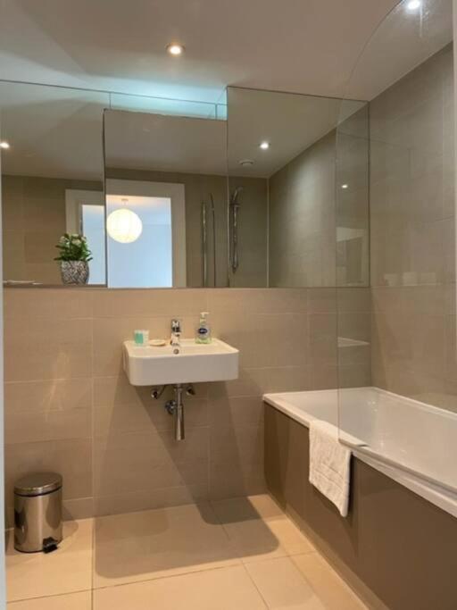 Appartamento 2bed 2bath -pool, Balcony, Gym Lift