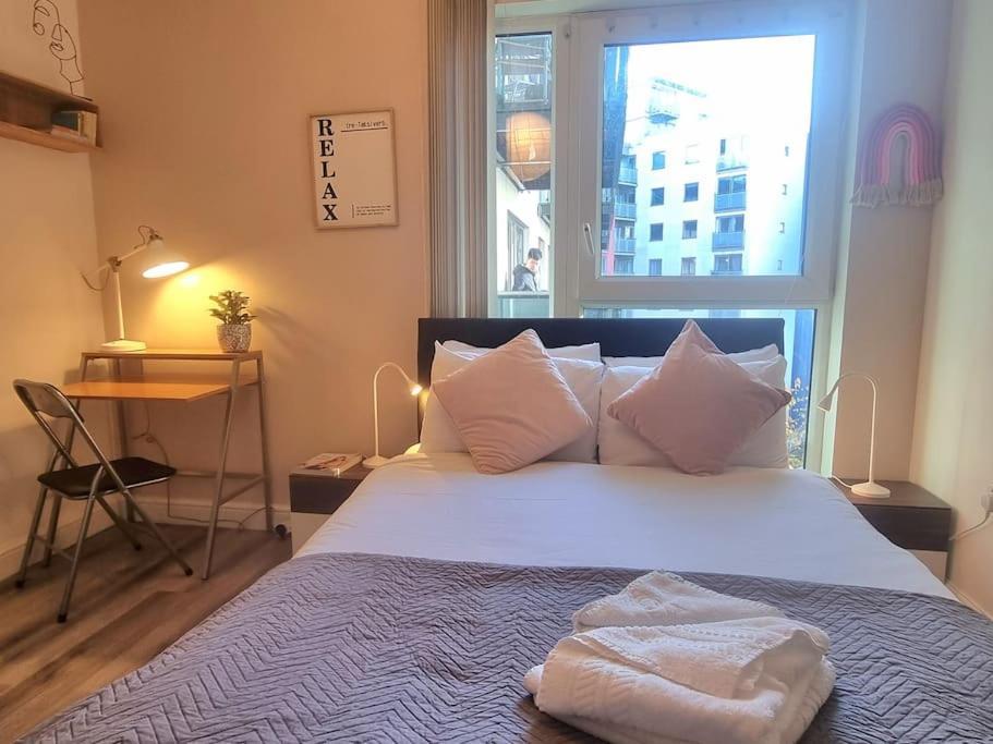 2bed 2bath -pool, Balcony, Gym Lift Londra