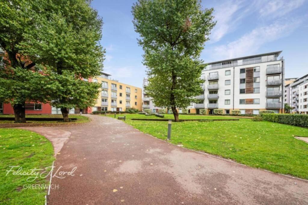 2bed 2bath -pool, Balcony, Gym Lift * Londra
