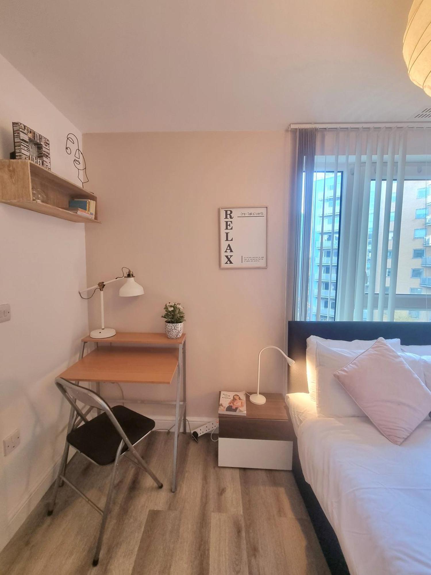 2bed 2bath -pool, Balcony, Gym Lift Londra